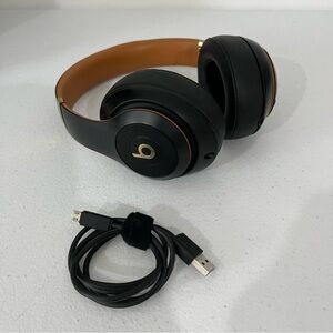 Beats Studio 3 Black and Gold Wireless Headphones